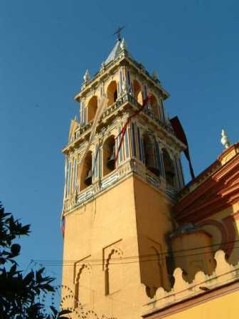  La torre de Santa Ana engalanada